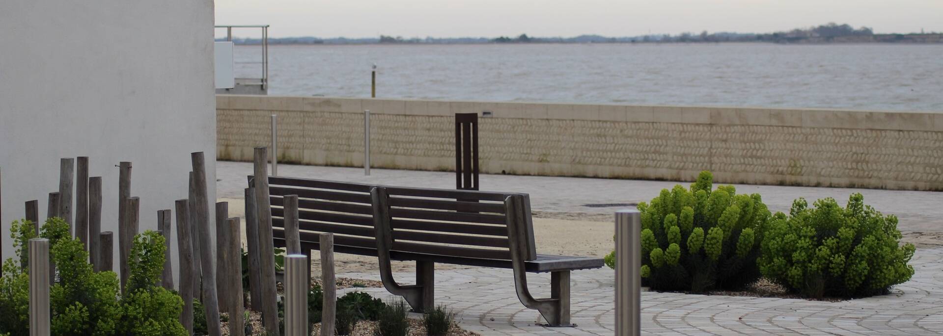 Banc face à la mer aux Boucholeurs - ©P.Migaud / FDHPA 17