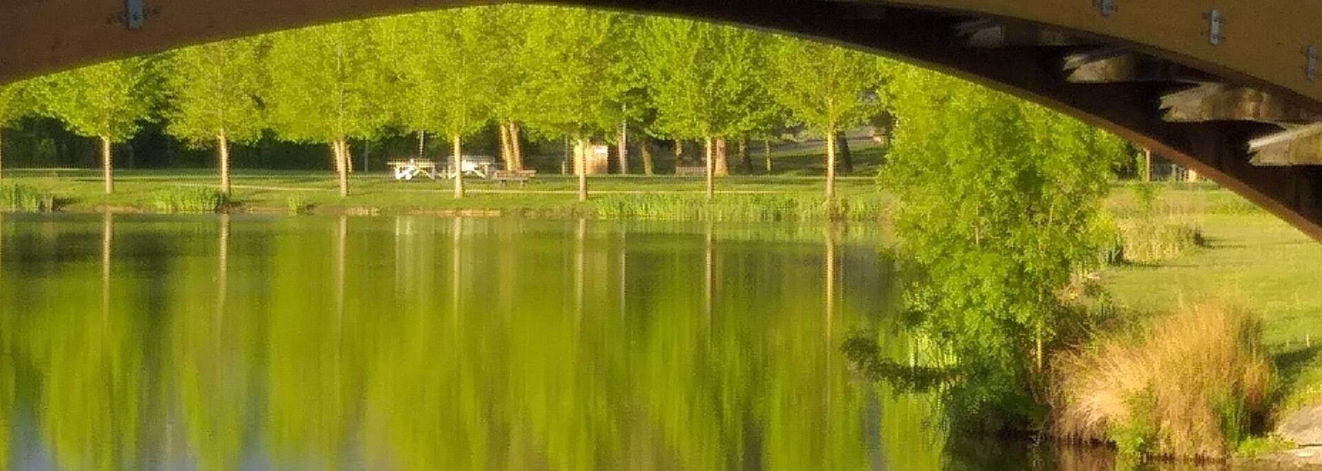 Le plan d'eau de Saint-Jean d'Angély - ©Camping Val de Boutonne