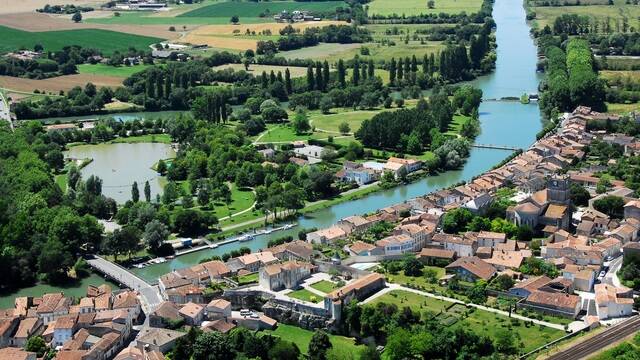 Vue sur la Charente à Saint Savinien - ©FDHPA17