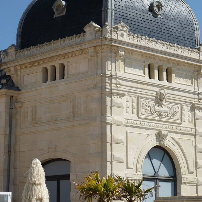 Façade du casino de Châtelaillon-Plage - ©P.Migaud / FDHPA17