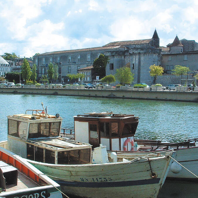 Vue des quais de Cognac - ©Charentes Tourisme