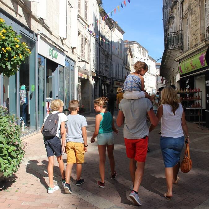 Rues piétonnes à Saintes - © P.Belin / Charentes Tourisme