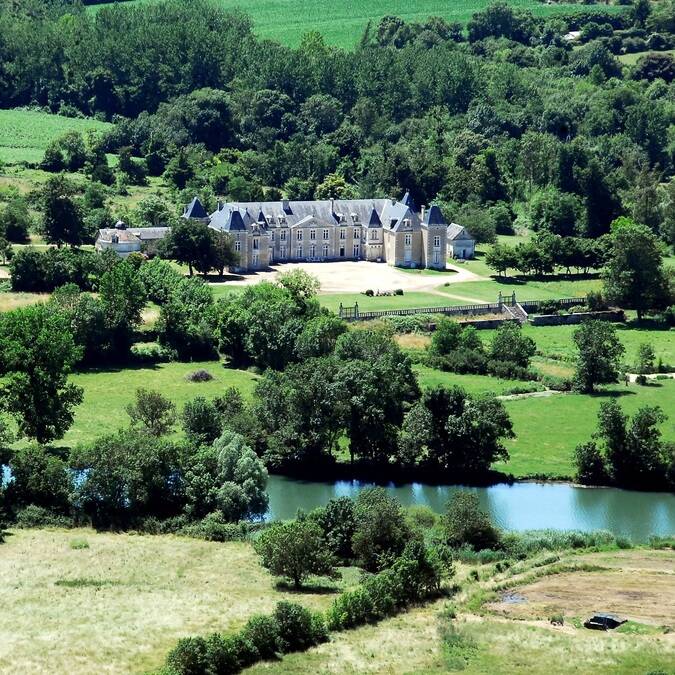 Vue aérienne du Château de Panloy - ©FDHPA17