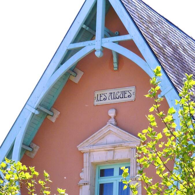 fronton d’une villa balnéaire de Châtelaillon © P.Migaud / FDHPA17