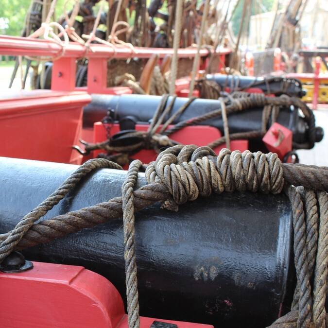 Canons sur le pont de l'Hermione