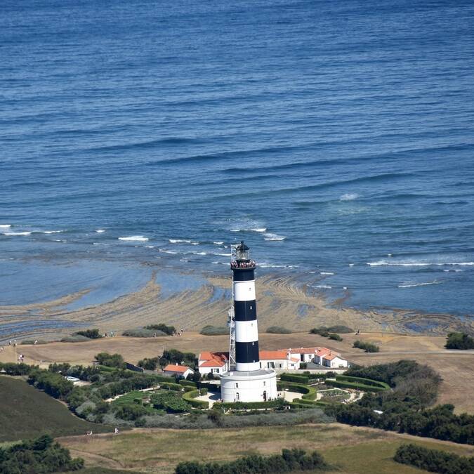 Le phare de Chassiron vu du ciel - ©FDHPA17