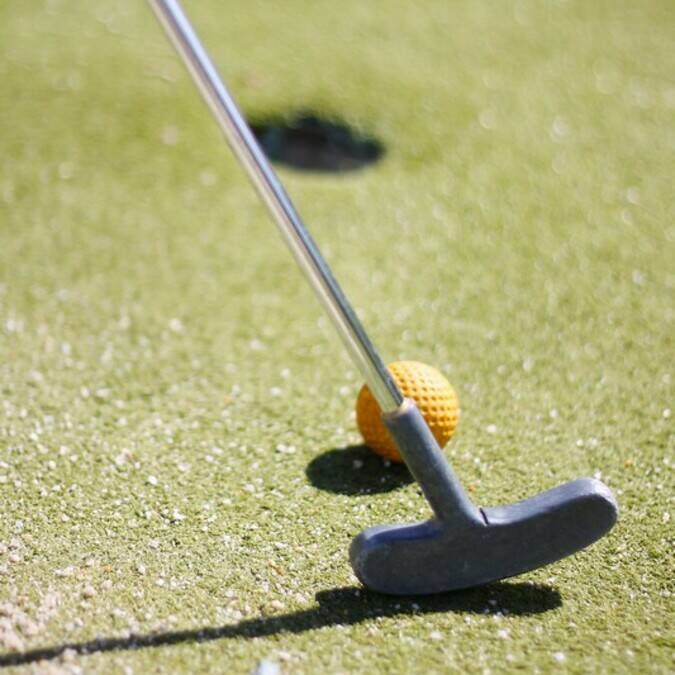 Le mini-golf, une activité familiale de l'île d'Oléron - ©PW Photographie / FDHPA17