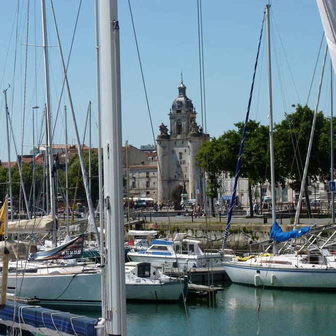 Vue sur la Grosse Horloge de La Rochelle - ©P.Migaud / FDHPA 17