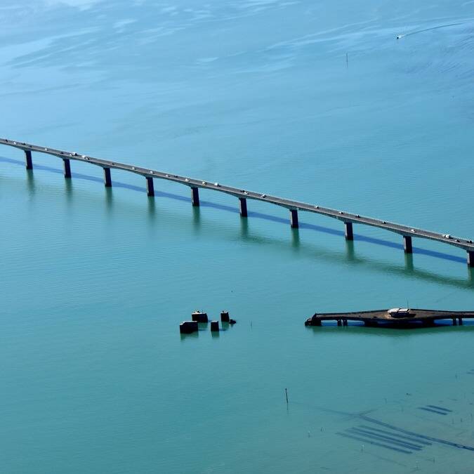 Le pont de l’île d’Oléron et les parcs à huîtres © FDHPA 17