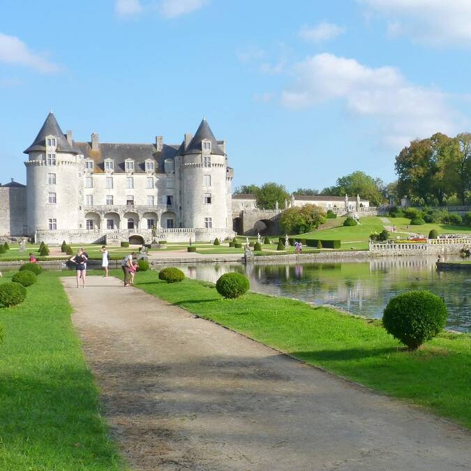 Le château de la Roche Courbon - ©FDHPA17