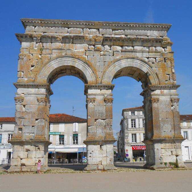 L'arc de Germanicus à Saintes - © V.Baumard / FDHPA17